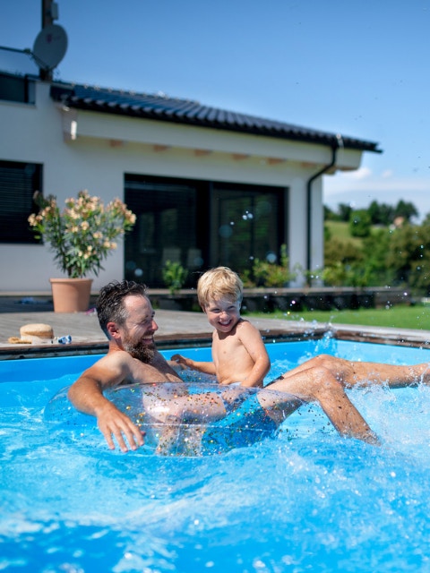 Zwembad of zwemvijver kopen? Laat je contacteren door een specialist in jouw buurt.