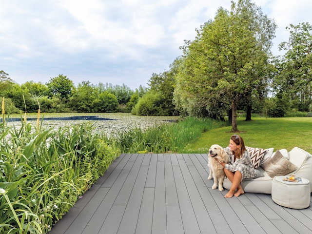 De beste keuze voor je terras: hout, kunststof of vezelcement?
