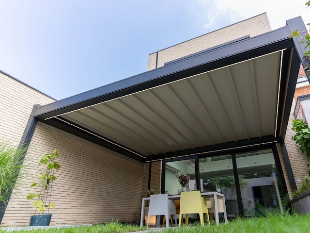 Profitez de votre terrasse en toutes saisons avec un abri de terrasse : les options
