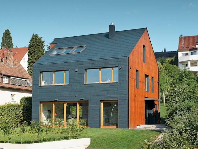Une association parfaite entre la toiture, la gouttière, la façade et l’installation solaire