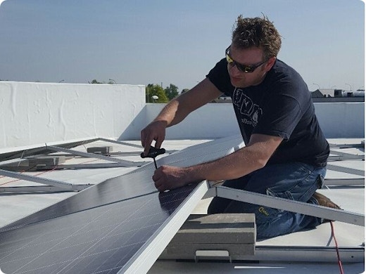 Zelfbouwpakket voor zonnepanelen. Bespaar 2 keer!