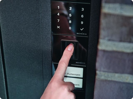 Porte d’entrée sécurisée avec contrôle d’accès, vidéophone ou parlophone