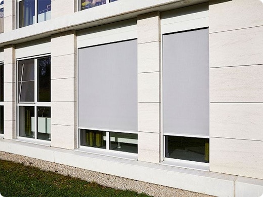 Combineer rolluiken en verticale screens moeiteloos met ventilatie