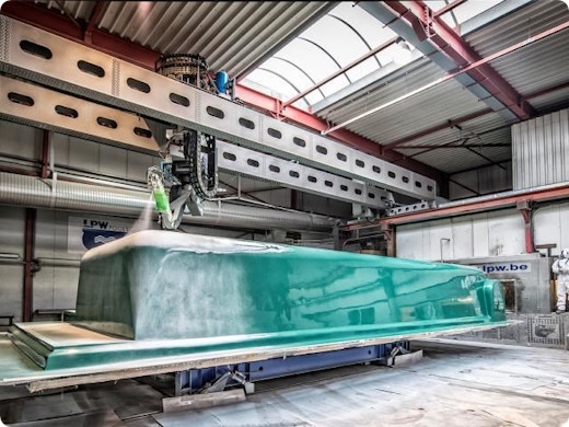 Production de piscines monocoques en full vinylester