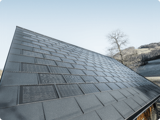 PREFA pakt uit met een solar-dakpan: een dakpan en zonnepaneel in één