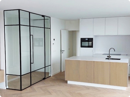 Een plafondhoge glazen deur in jouw woonkamer?