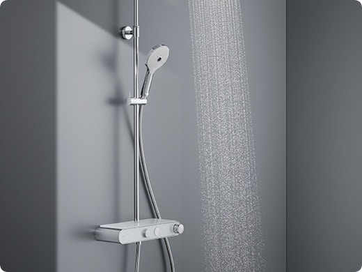 Le design de douche Shower System Shelf 1050 s'intègre parfaitement à toute salle de bains