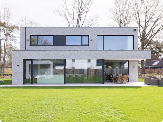 Des fenêtres avec une garantie de 25 ans sur la couleur ? Optez pour Aliplast !