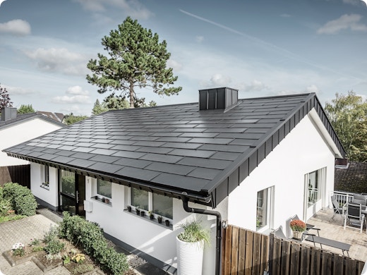 Naadloos en stijlvol: 2 oplossingen om zonnepanelen in je dak te integreren