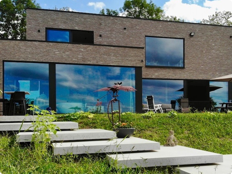 Waarom zonwerende beglazing een must is: vermijd oververhitting met de juiste glaskeuze