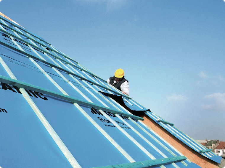 Écran de sous-toiture : la solution indispensable pour toitures et façades étanches