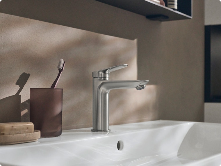 Quiet Luxury als badkamerstijl in 2026: natuurlijke materialen, matte afwerkingen en zachte tinten