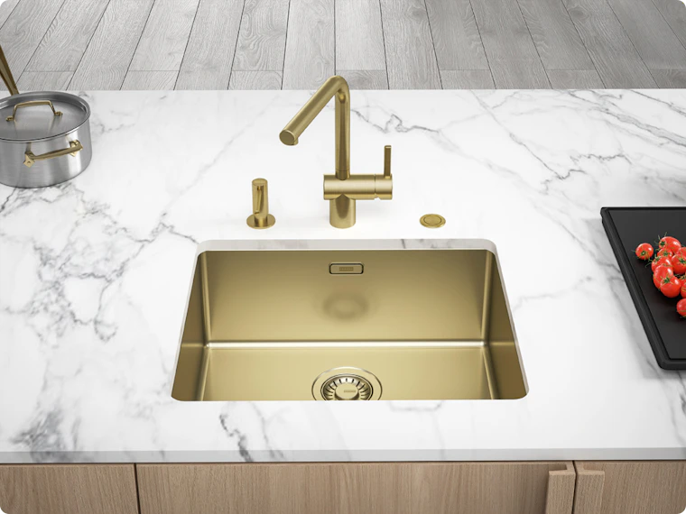 Geef je spoelbak een nieuwe look met een gekleurde keukenkraan