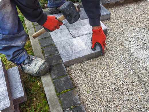 Trucs et astuces : remplacer des pavés autobloquants endommagés