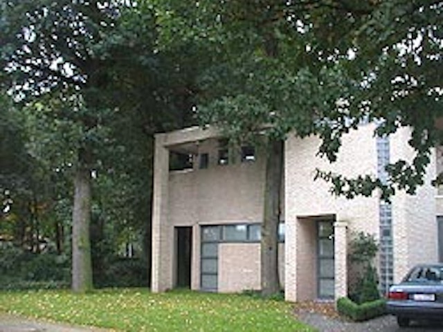 Magda? Mag mijn buurman bomen nabij de perceelsgrens planten?