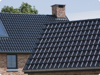 De juiste dakpannen kiezen? Ontdek de soorten en praktische tips voor plaatsing en onderhoud