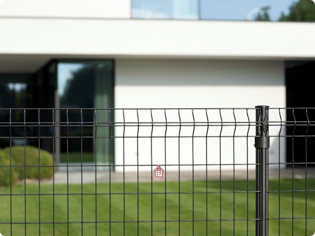 Fil de jardin ou écran : quelle clôture pour votre jardin ?