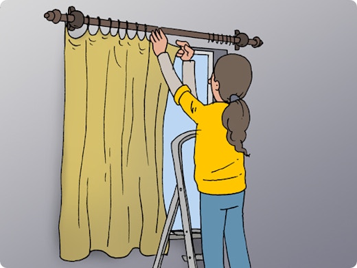 Suspendre des tringles à rideaux