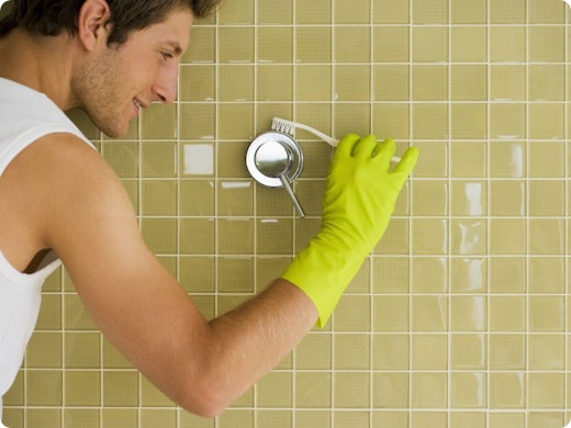 Nettoyer et peindre des joints de carrelage