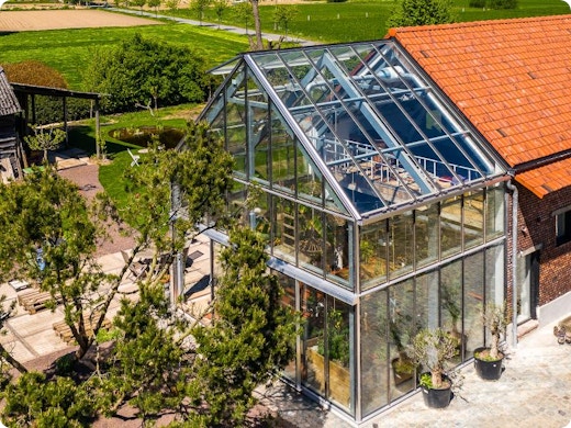 Unieke serrewoning: “Binnen en buiten worden hier één”