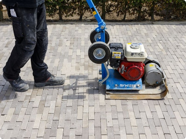 Pavés pour votre terrasse : découvrez les options, les atouts et les inconvénients, ainsi que des conseils d'entretien