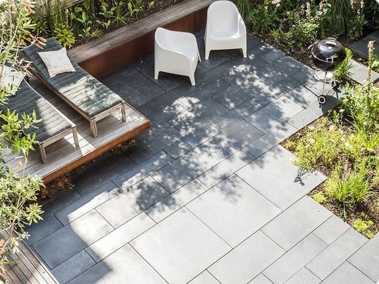 Een terras op maat: van materialen en prijs tot verwarming en inrichting