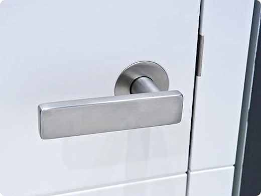 De functionaliteit en het toebehoren van binnendeuren