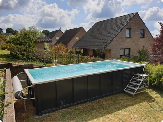 Snel geleverd en geplaatst: dit is de prijs van een zwembadcontainer