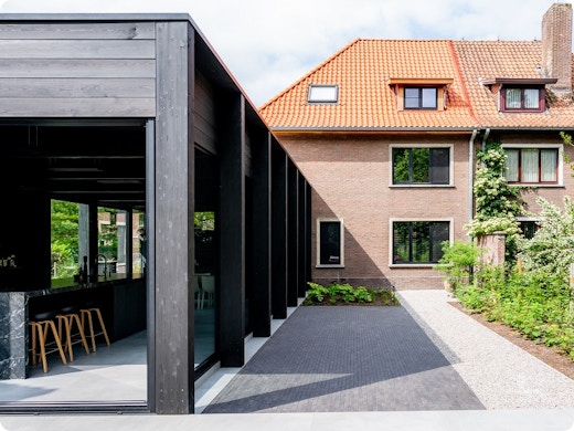 Ann en Christophe blazen oude mijnwoning nieuw leven in met tuinkamer
