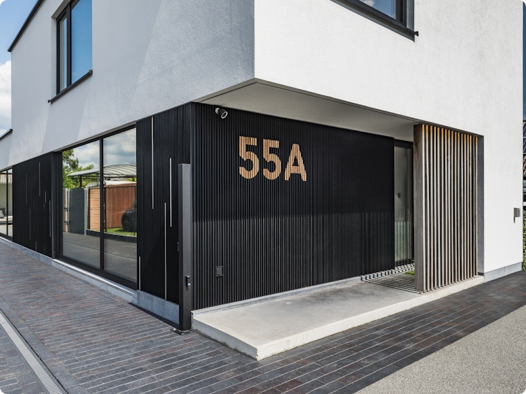 Metalen gevelbekleding voor een moderne of industriële look: soorten, prijs en plaatsing