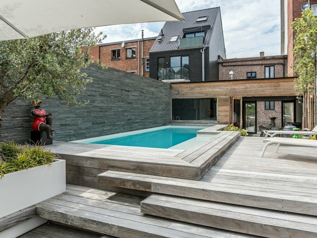 Insolite : un jardin suspendu au-dessus d’un garage en plein cœur urbain
