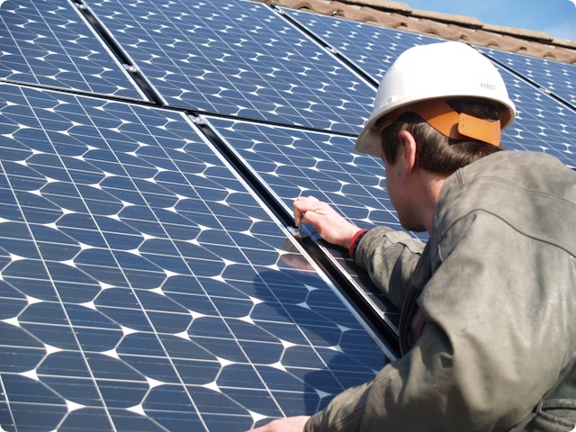 Zonnepanelen installeren: de installatie van je zonnepanelen in 6 stappen