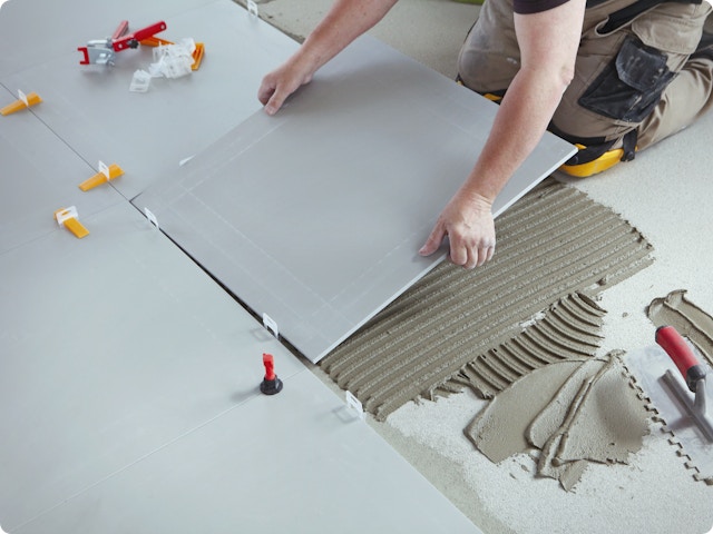 Tegelvloer renoveren: hoe pak je het aan? Enkele tips & tricks