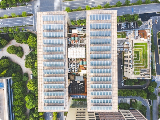 Installer des panneaux solaires sur le toit commun de votre appartement : est-ce possible ?