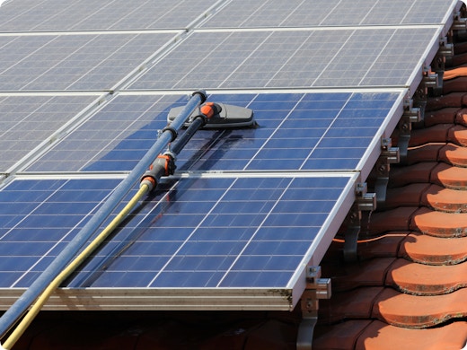 Zonnepanelen in de zomer: wel of niet extra reinigen?