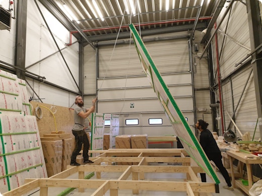 Een tiny house bouwen zonder ervaring? Zelfbouwer Michaël: “Op 10 maanden stond mijn tiny house recht”