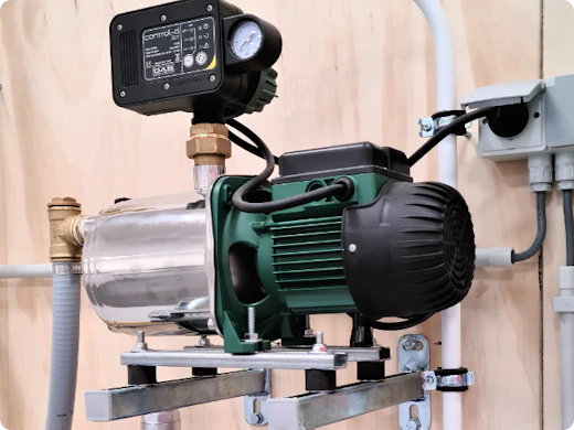 Pompes à eau de pluie : fonctionnement, types, pose et prix