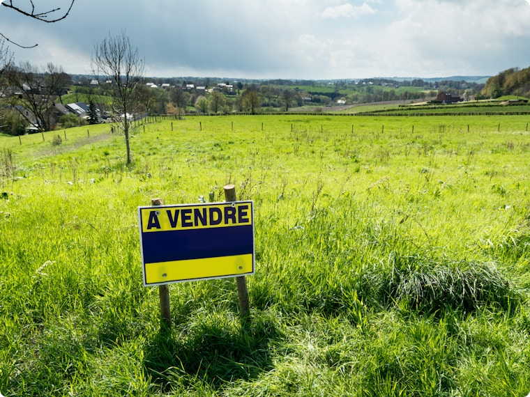 Acheter un terrain à bâtir : comment trouver le bon terrain et éviter les mauvaises surprises