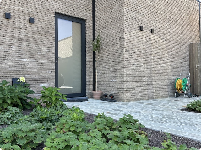 Van design tot veiligheid: alles wat je moet weten over buitendeuren