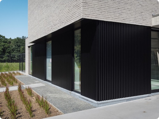 Aluminium gevelbekleding voor moderne architectuur: prijs, plaatsing en onderhoud