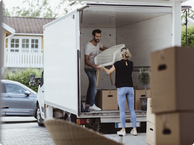 Hulp bij verhuizen nodig? Ontdek alles over liften, verhuiswagens en opslag