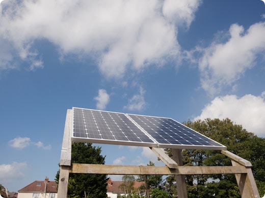 Wat kost een zonnepaneel met stekker en hoe snel verdien je het terug?