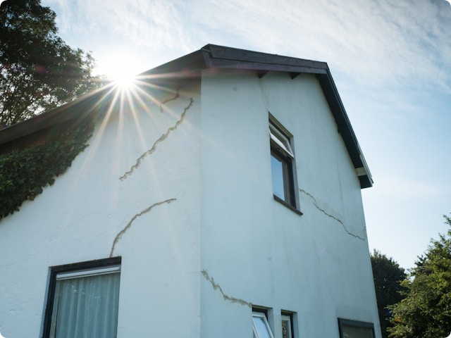 Barsten in de muur door droogte? Nieuwe kaart toont risicogebieden in Vlaanderen