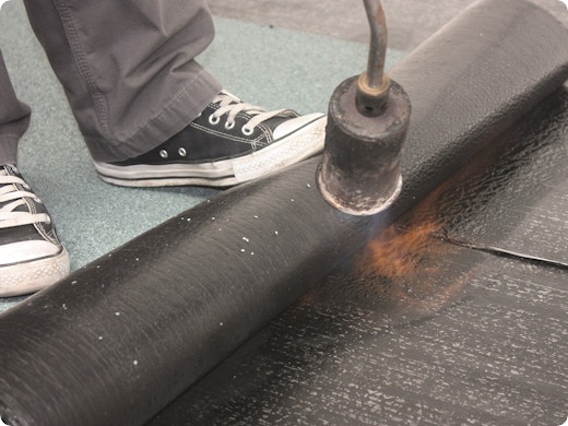 Roofing op een plat dak: tips voor plaatsing, herstelling en onderhoud
