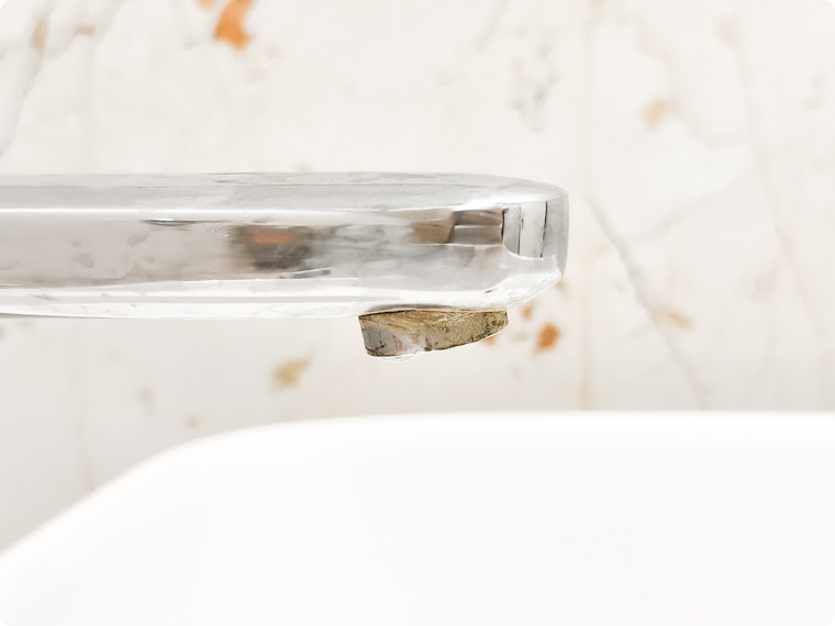 Hard water in huis? Ontdek hoe een waterverzachter het oplost