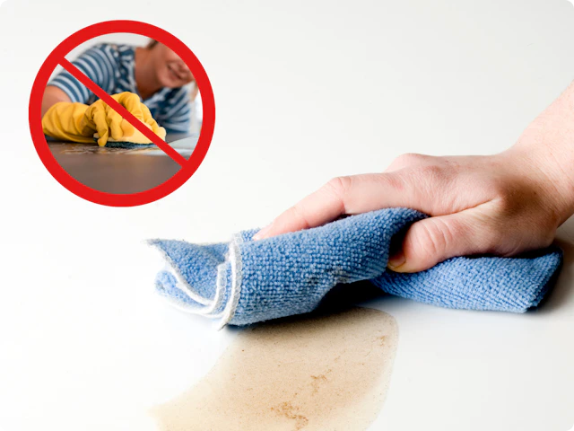 Waarom je nooit een schuursponsje op composiet mag gebruiken: zo verwijder je vlekken wél veilig