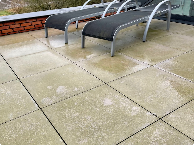 Vlekkengids voor buiten: zo verwijder je groene aanslag en andere vlekken op je terras