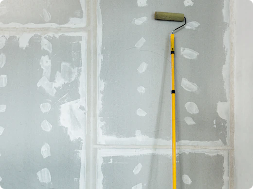 D'une plaque de plâtre brute à un mur de rêve : le guide ultime pour peindre du gyproc