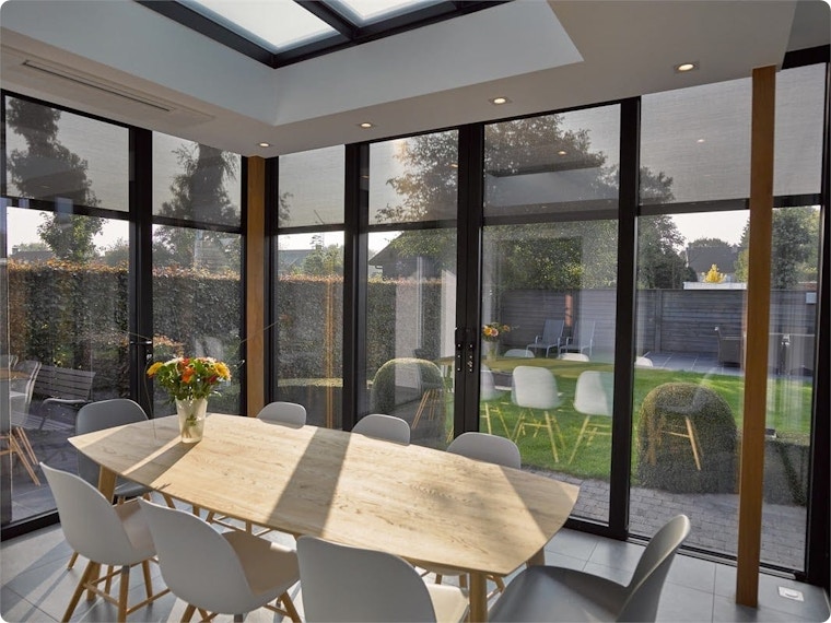 Van de juiste vloer tot raamdecoratie: met deze tips richt je je veranda gezellig in