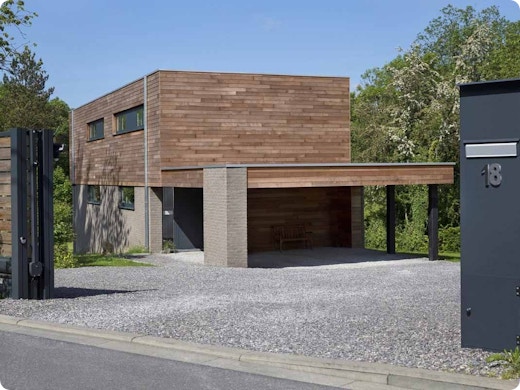 Binnenkijken: Strak lijnenspel in een groene setting